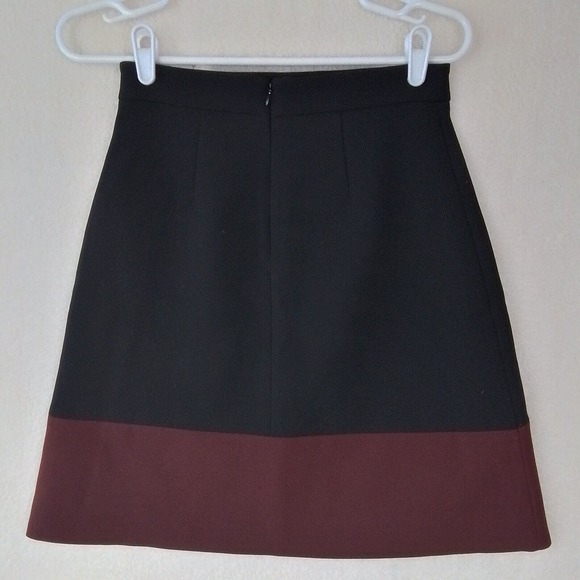 Forever 21 Contemporary Faux Suede Mini Skirt Size XS in Black, Burgundy - Picture 5 of 9